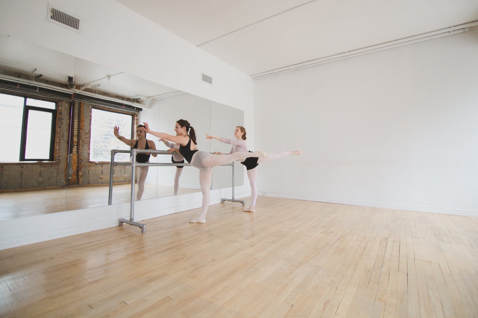 dancers-do-ballet-warm-up.jpg